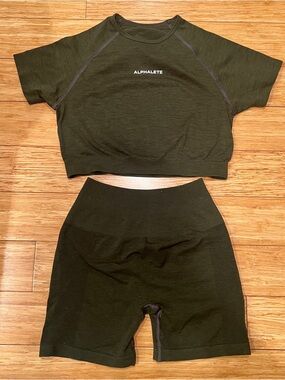 Alphalete Amplify Crop Top & Shorts Set